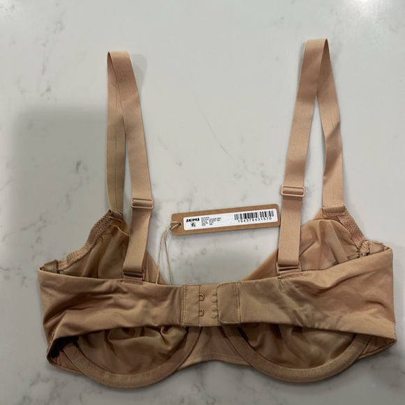 SKIMS NO SHOW MOLDED UNLINED DEMI CLAY BRA 32D - Picture 6 of 7